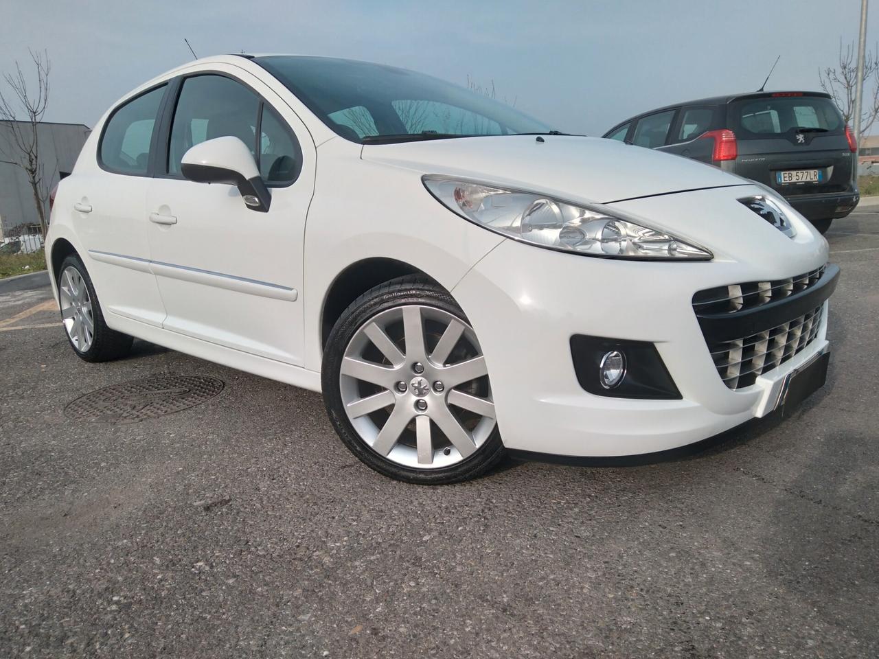Peugeot 207 1.6 turbo 156CV 6marce 5p. Allure