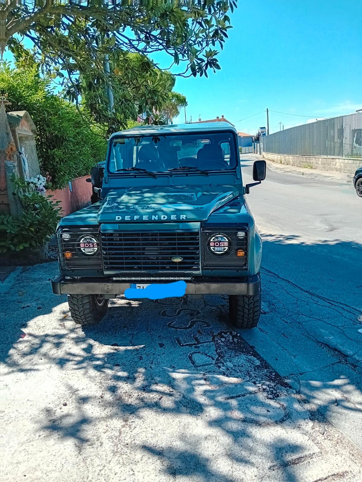 Land Rover Defender 90 2.4 TD4 Station Wagon SE