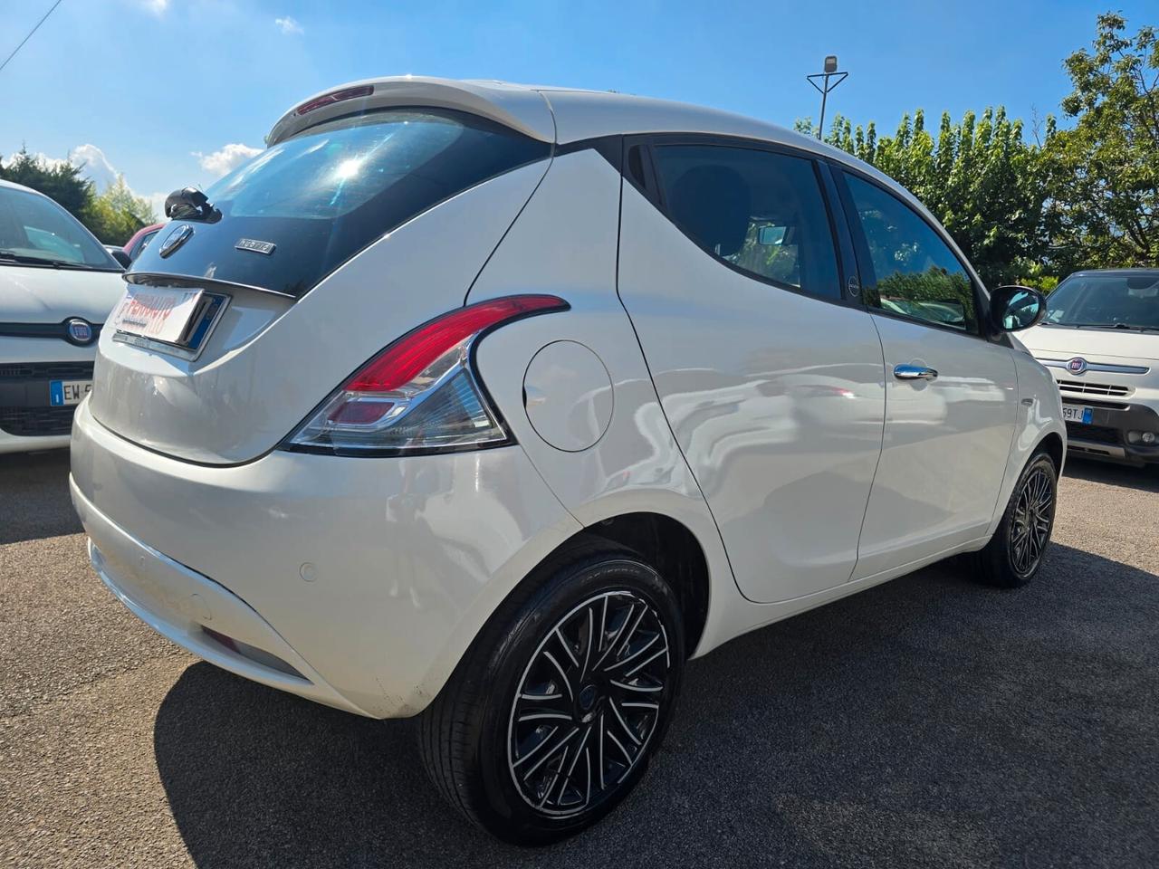 LANCIA Y 1.0 HYBRID 71CV GOLD EDITION