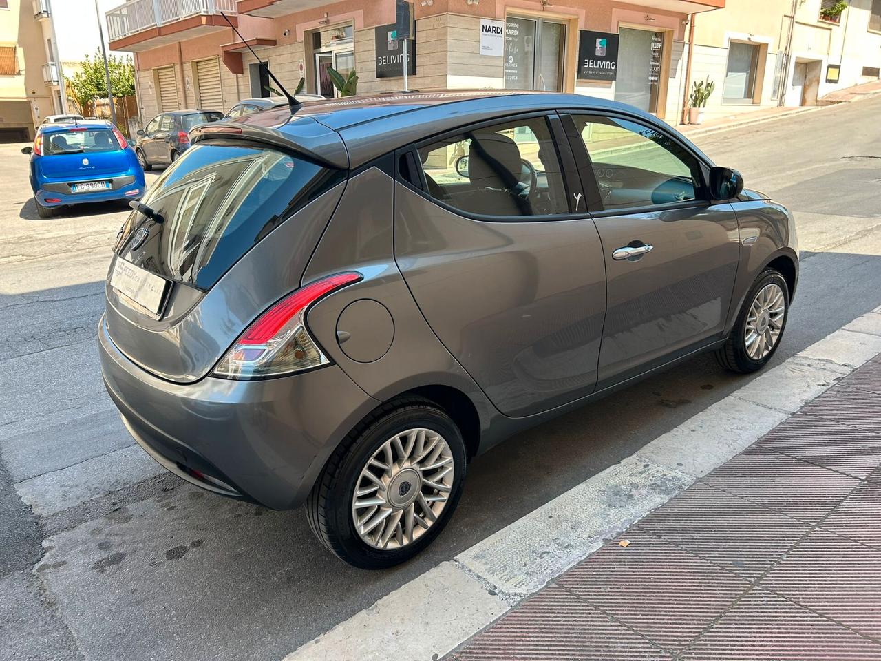 Lancia Ypsilon 1.2 69 CV 5 p. 'Platinum' 2014