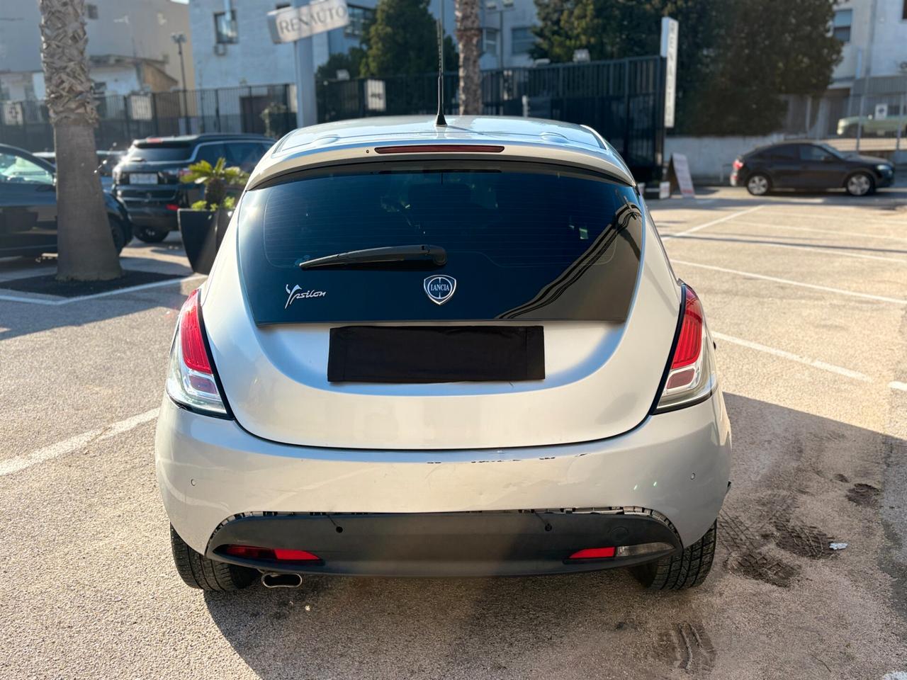 Lancia Ypsilon 1.2 69 CV 5 porte GPL Ecochic Silver
