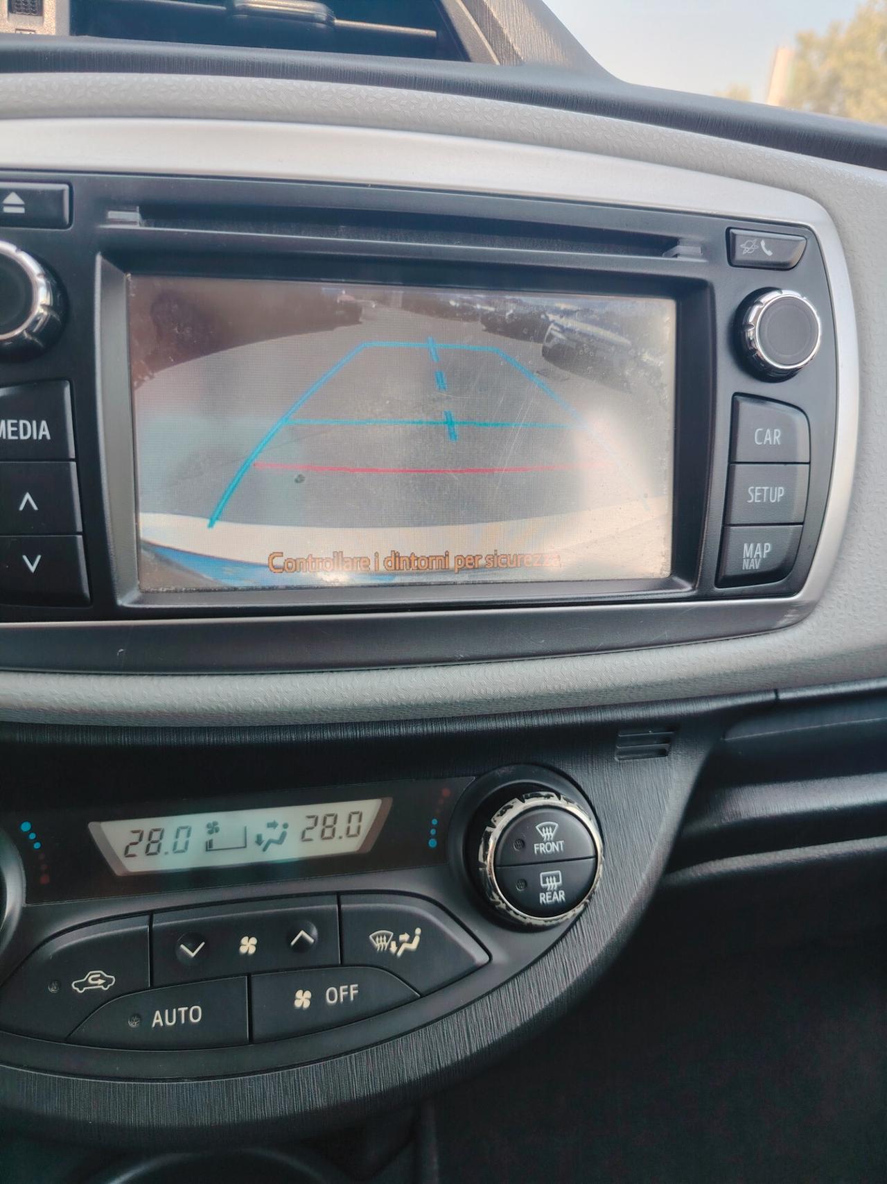 Toyota Yaris 1.5 Hybrid 5 porte Lounge Più - NEOPATENTATO