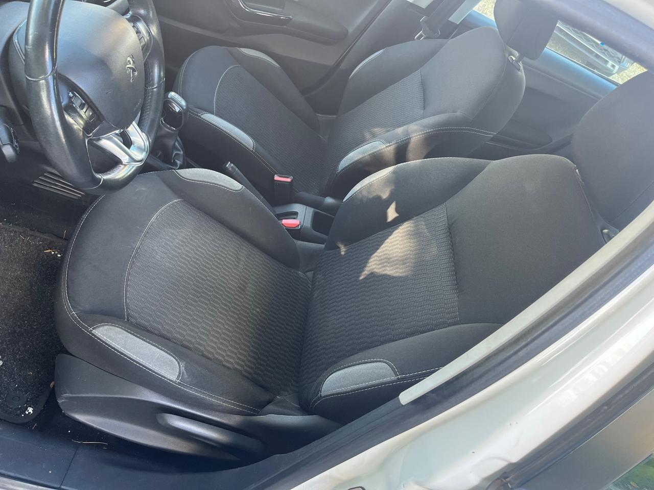 Peugeot 208 PureTech 82CV 5 porte Allure 2016