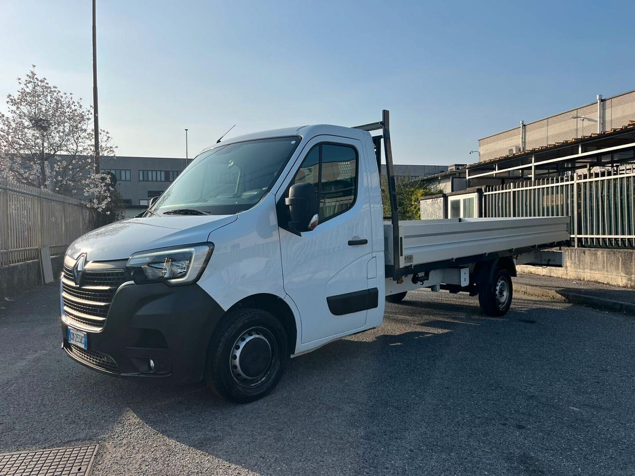 RENAULT MASTER 2.3DCI 165CV CASSONE 5.40 METRI