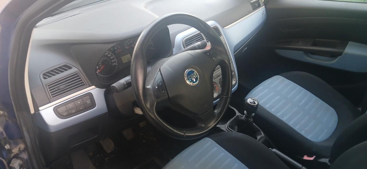 Pochi km grande Punto neopatentati