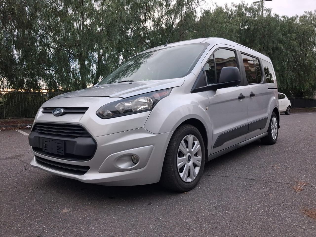 Ford Tourneo Connect Pianale ribassato con rampa disabili in carrozzina
