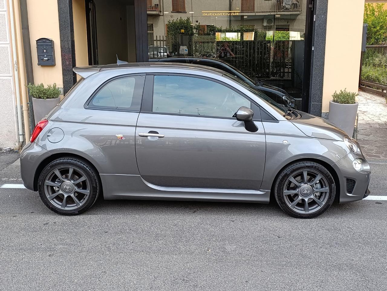 Abarth 595 1.4 t-jet 165cv km 26.940 nuova! Garanzia Abarth!