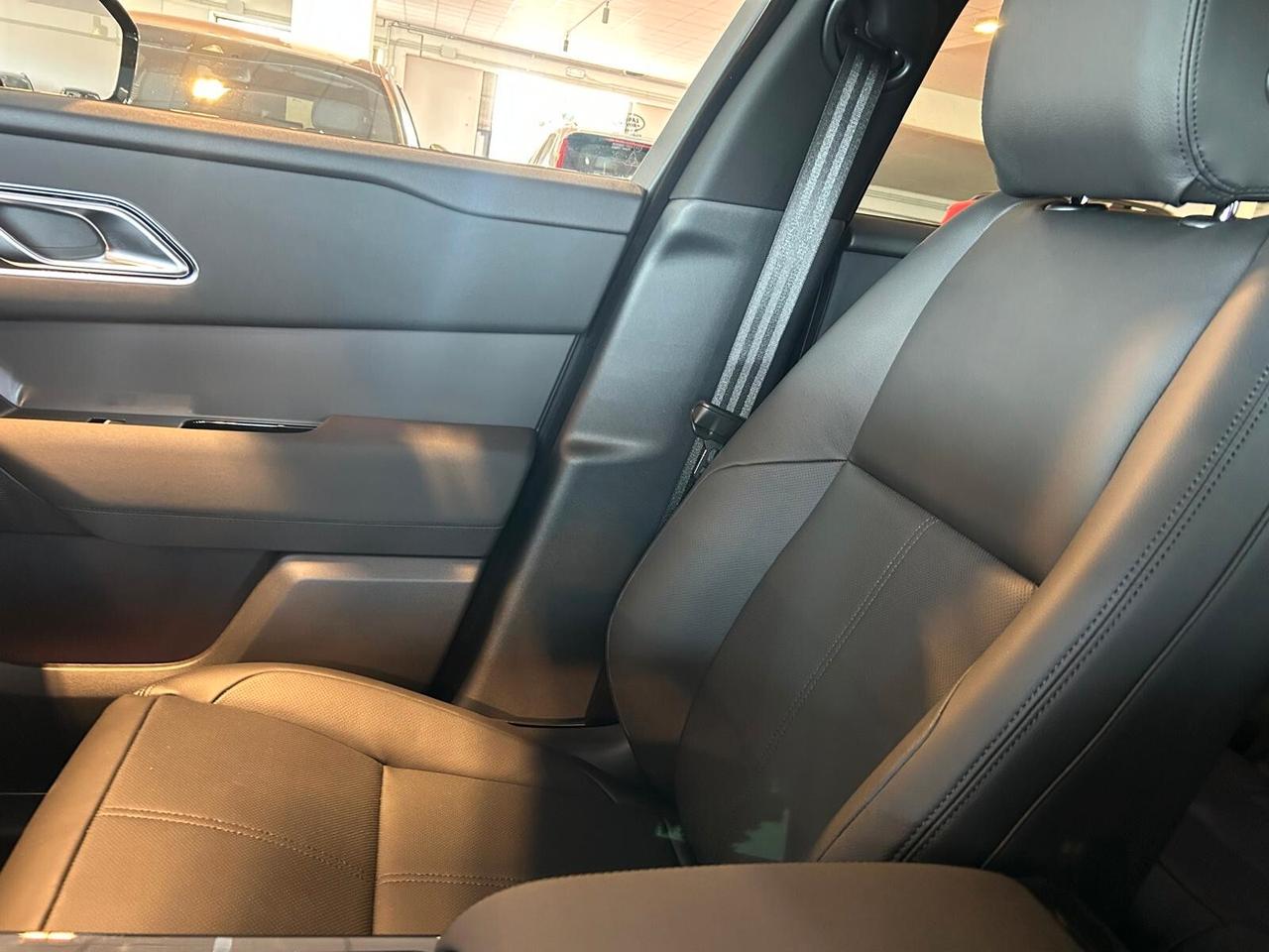 Land Rover Range Rover Velar R-DYNAMIC SE 2.0 Si4 250 CV Aut. 1200 KM