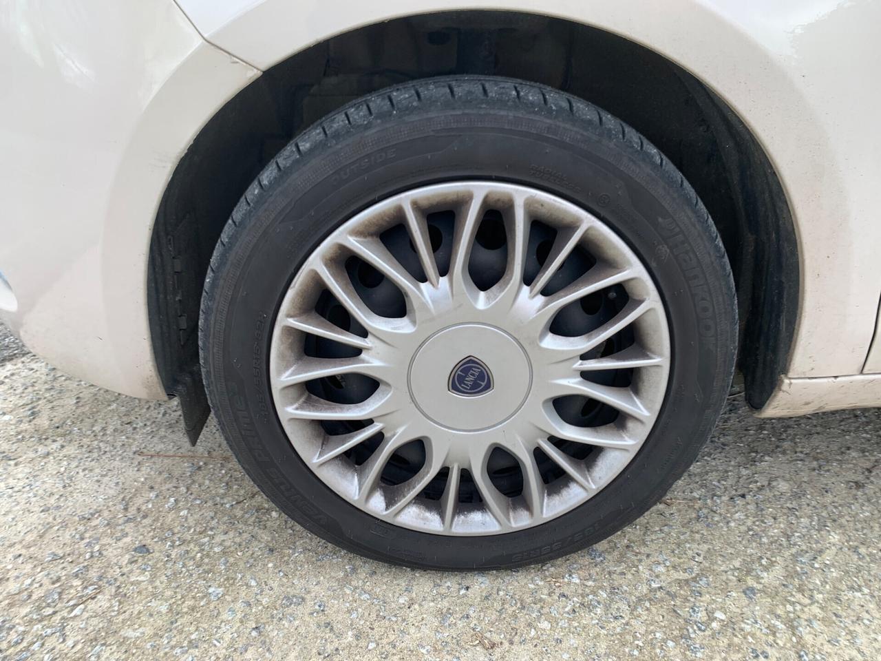 Lancia Ypsilon 1.2 69 CV 5 porte Gold