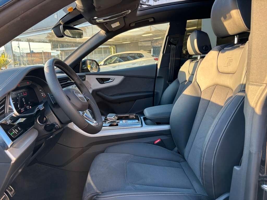 Audi Q8 S line esition 286 cv 2025/ 12.000 KM IVA ESPOSTA Tua a soli 849 Euro al mese