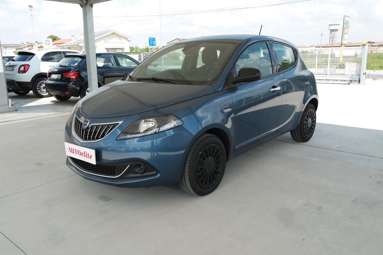 Lancia Ypsilon 1.0 FireFly 5 porte S&S Hybrid Ecochic Silver