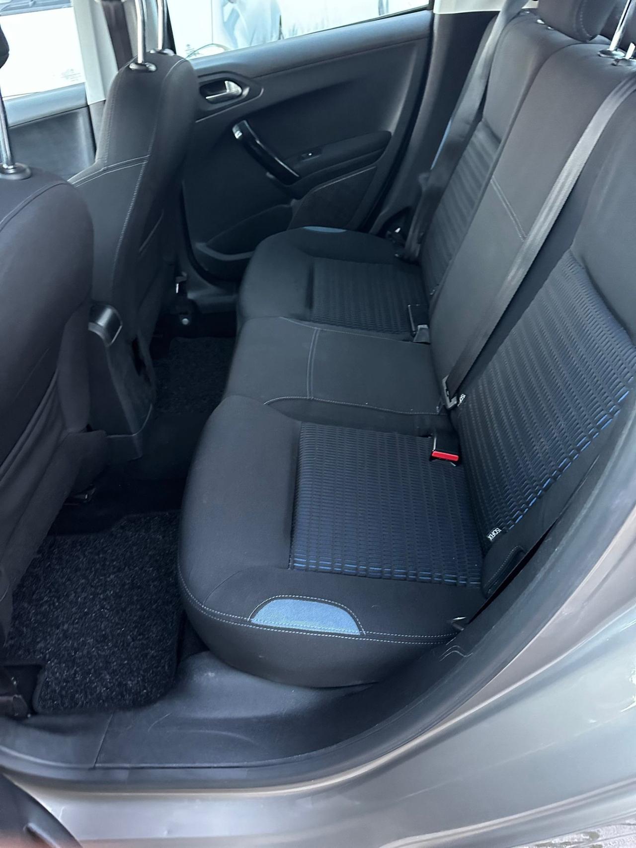 Peugeot 208 1.4 HDi 68 CV 5 porte Allure