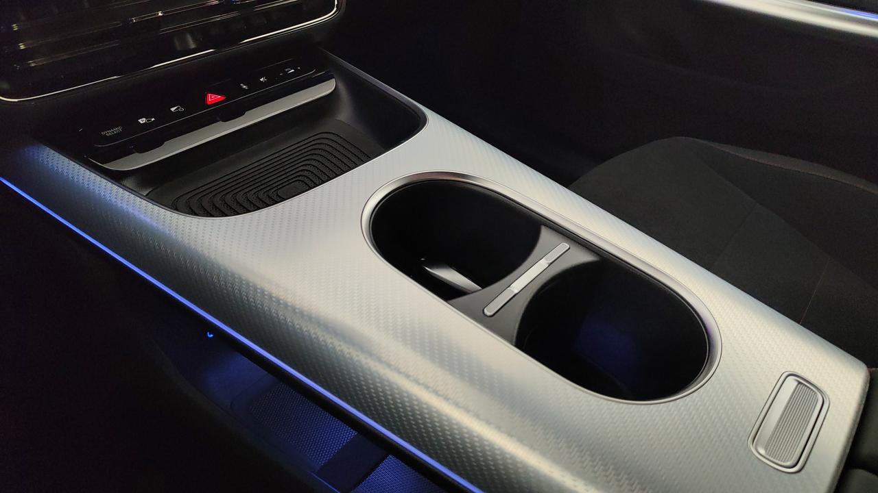 Mercedes-Benz CLA 250+ con tecnologia EQ