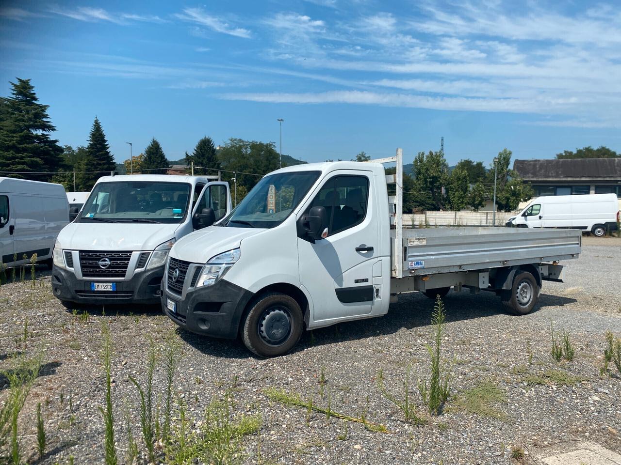 Nissan NV400 35 2.3 dCi 125CV PL Cabinato