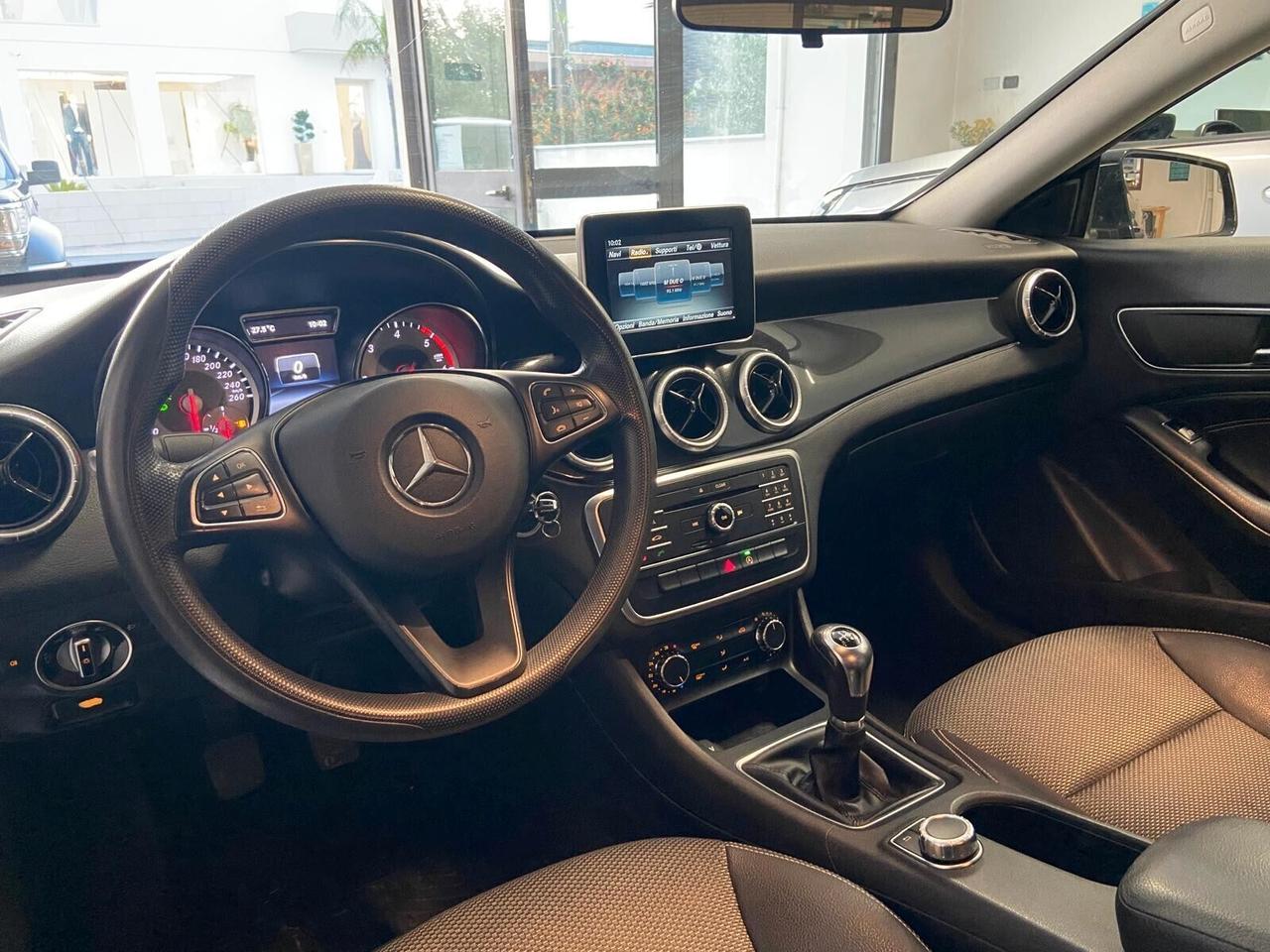 Mercedes-benz CLA 180 Premium Night Edition Pack