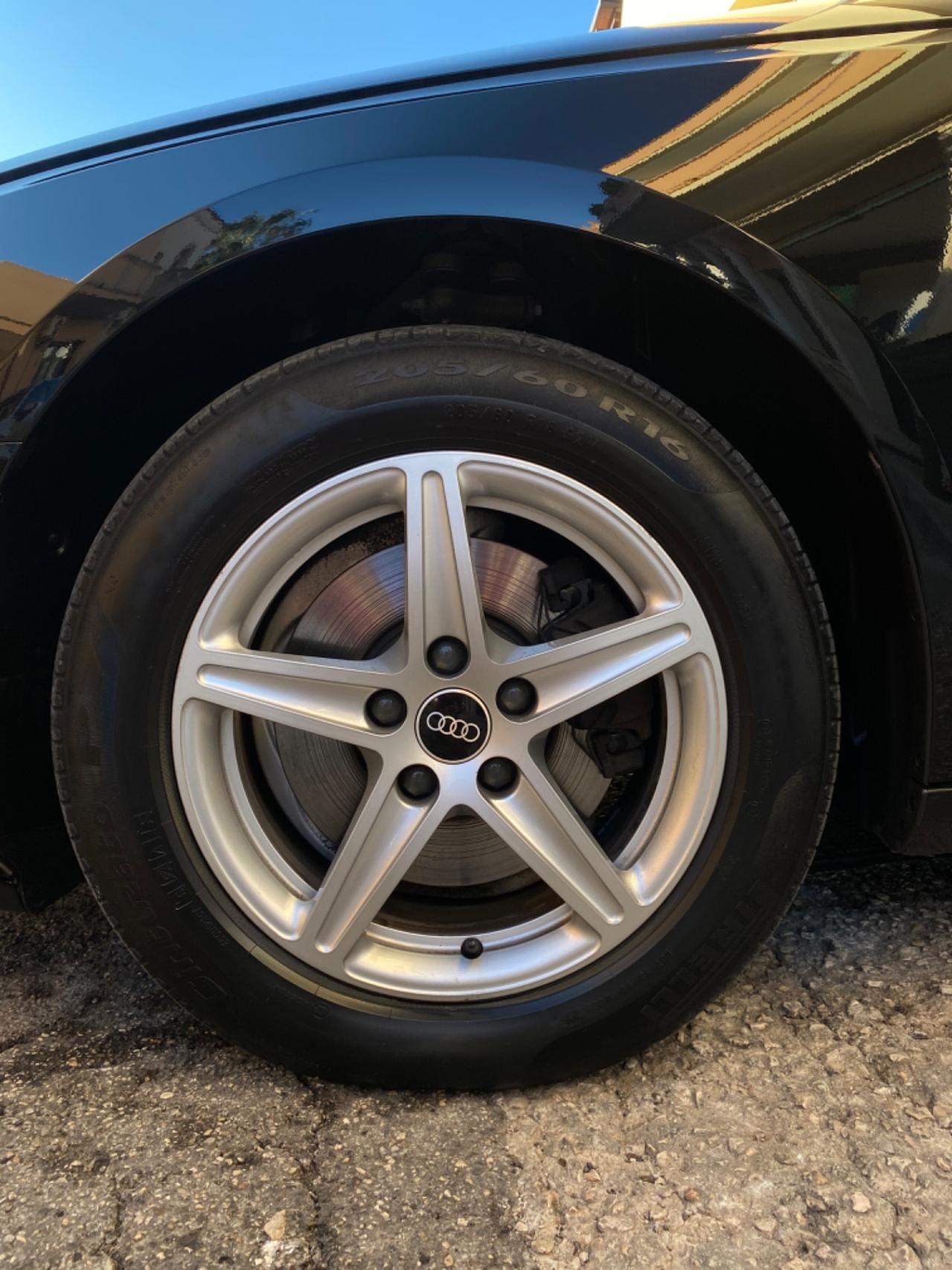 Audi A4 2.0 TDI 136 CV S tronic Sline edition