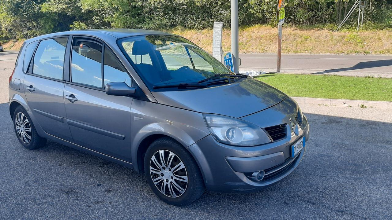 Renault Scénic 1.9 dCi/130CV Dynamique