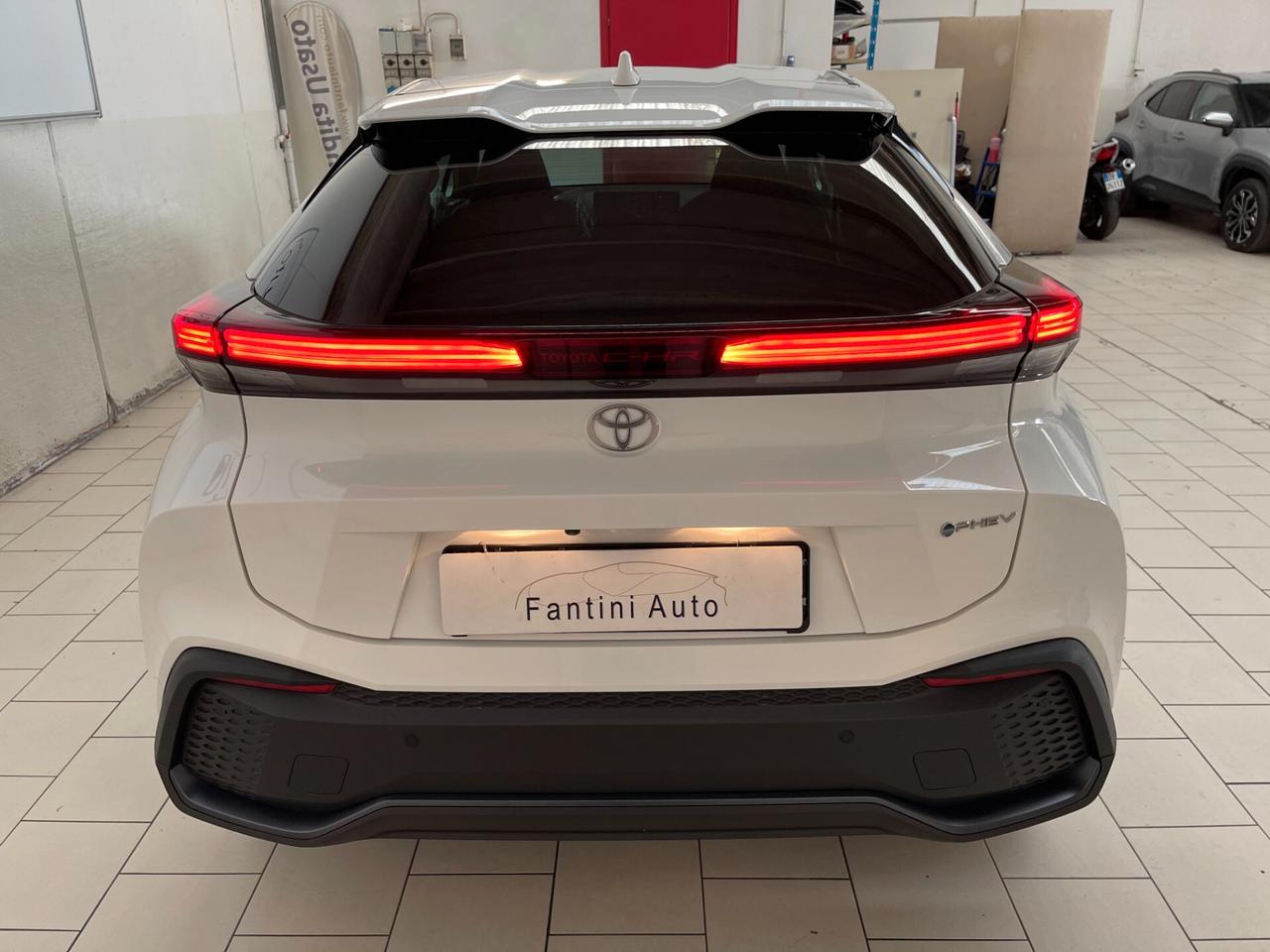 Toyota C-HR Trend 2.0 phev e-cvt-LEGGI SOTTO