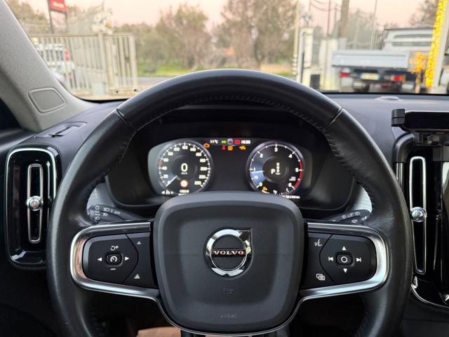 VOLVO XC40 D3 Geartronic Momentum Pro