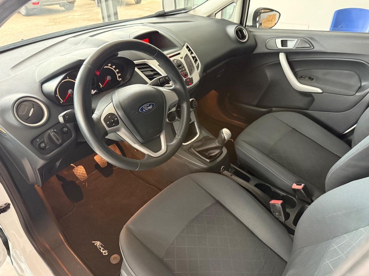 Ford Fiesta 1.4 16V 5p. Bz.- GPL Titanium Bs.