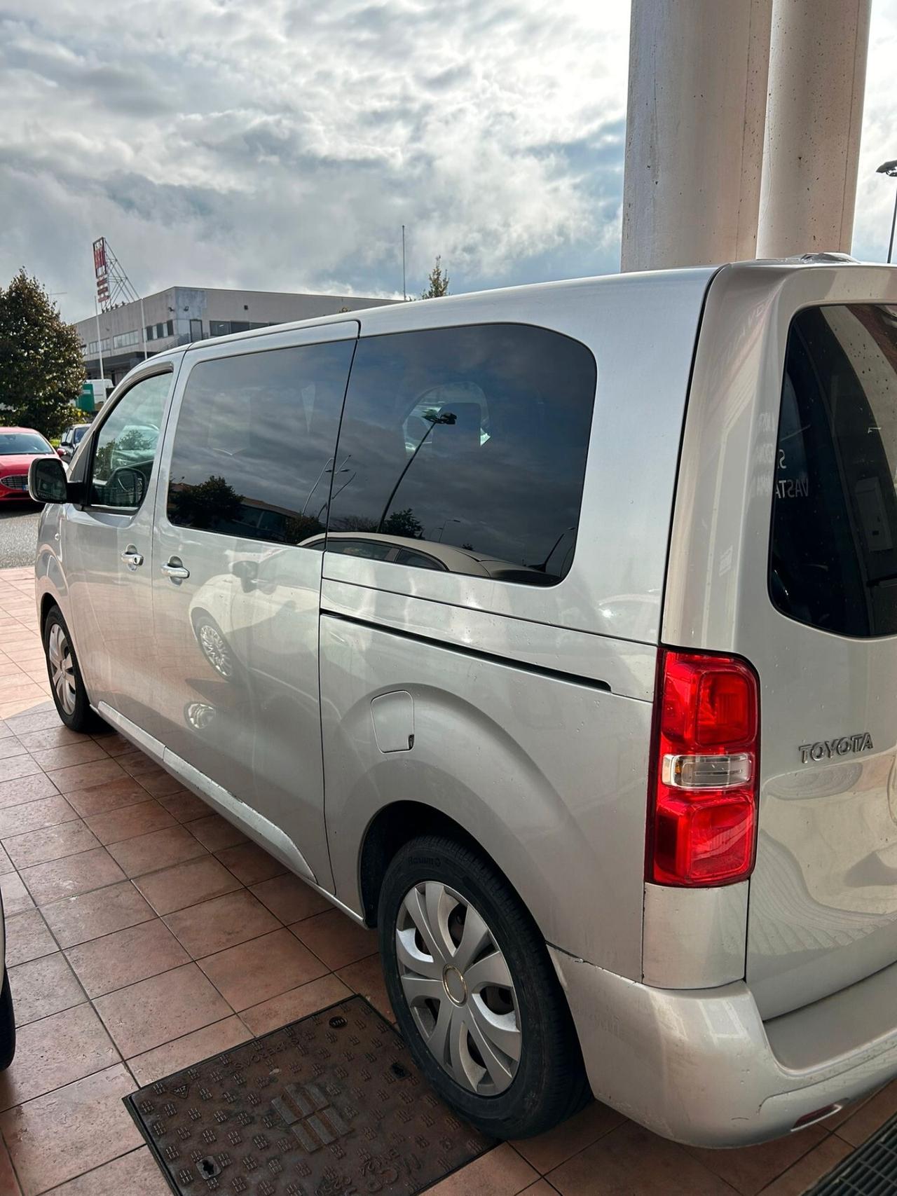 Toyota Proace Proace Verso 1.6D L1 S Comfort