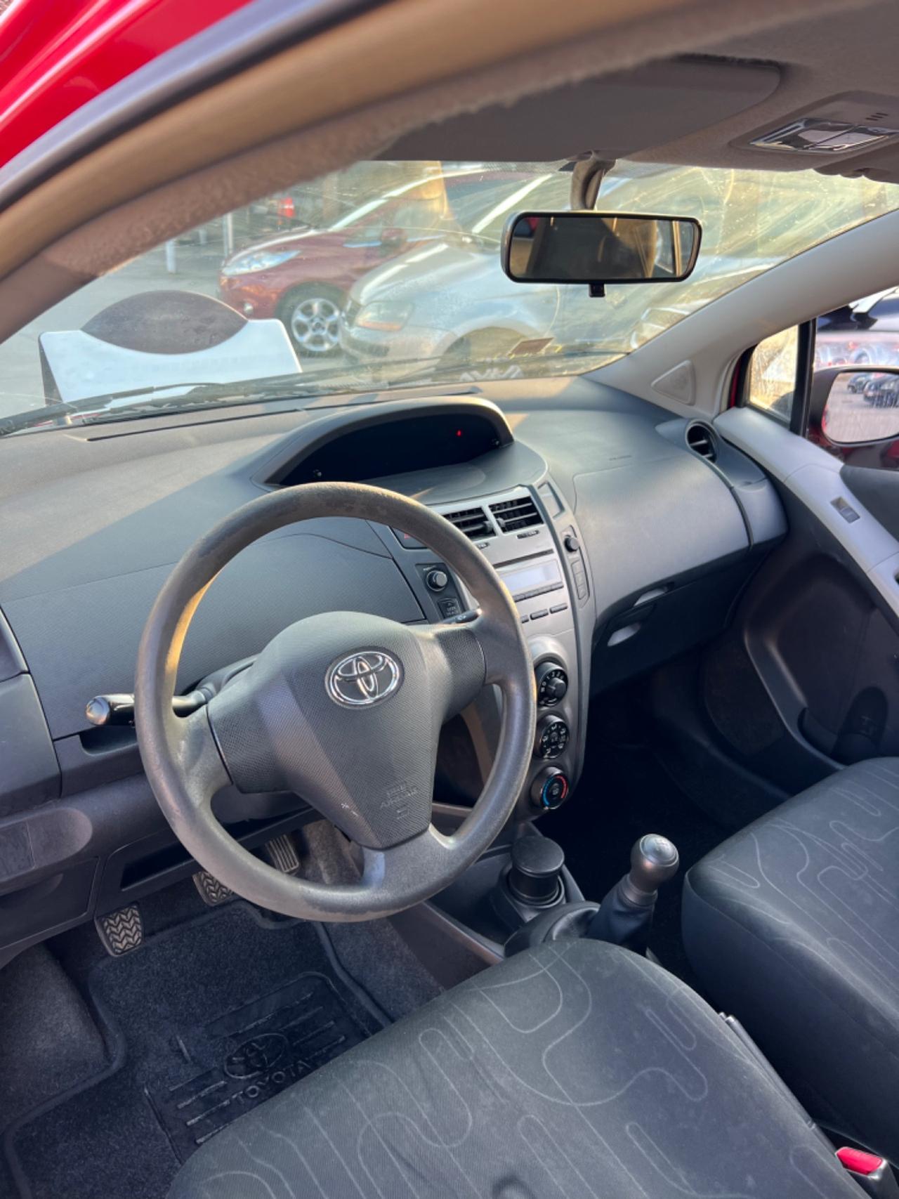 Toyota Yaris 1.0 5 porte
