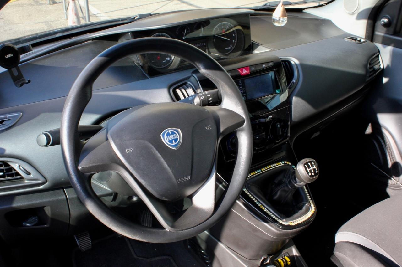 Lancia Ypsilon 1.2 69 CV 5 porte Silver POCHISSIMI KM!