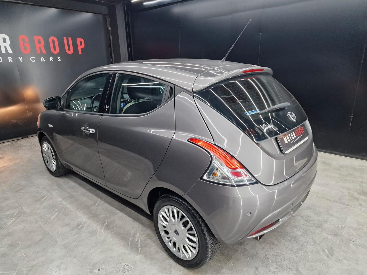 Lancia Ypsilon 1.2 69 CV 5 porte Platinum Gpl
