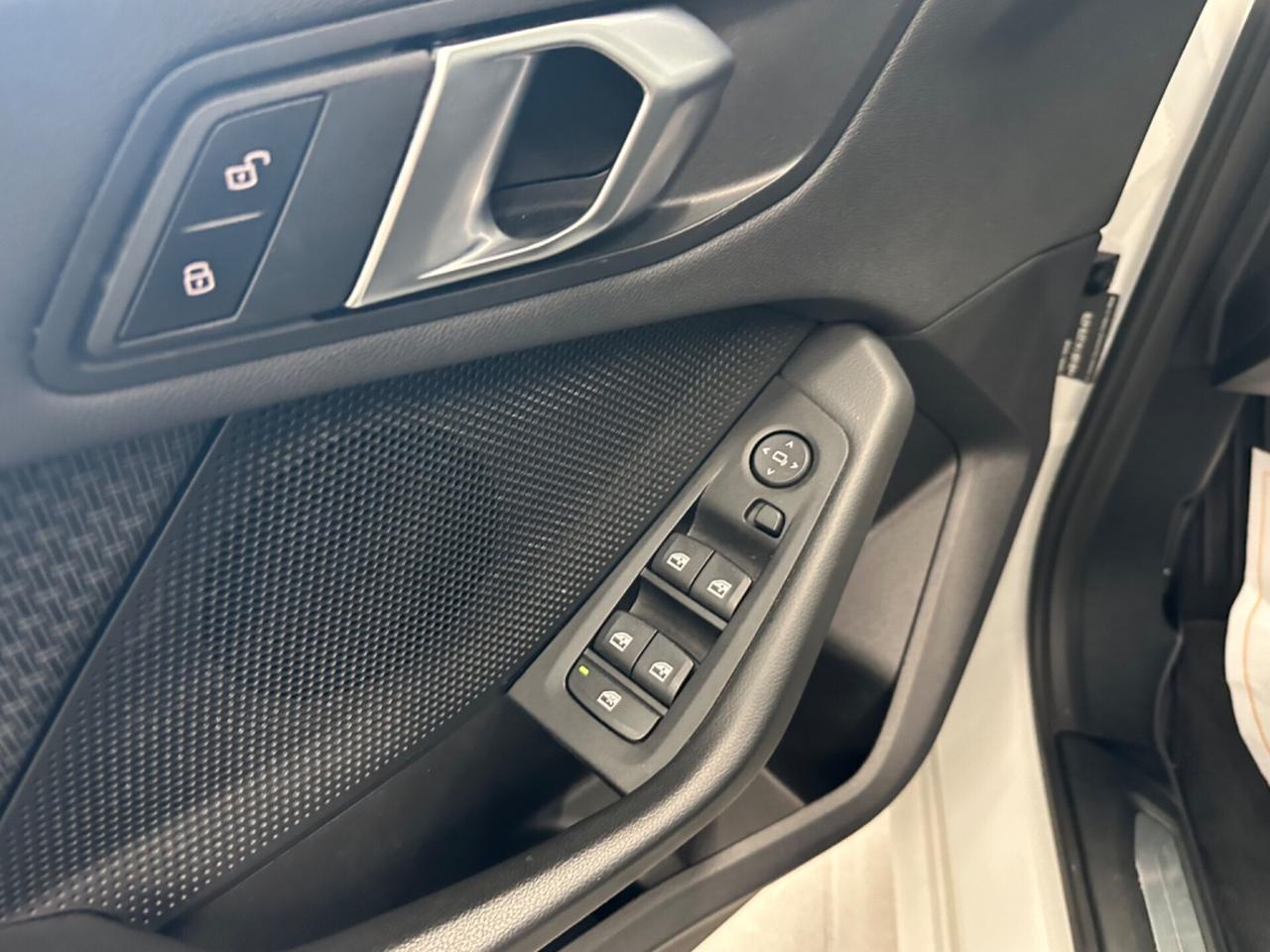 Bmw 118 118i 5p. Business Advantage