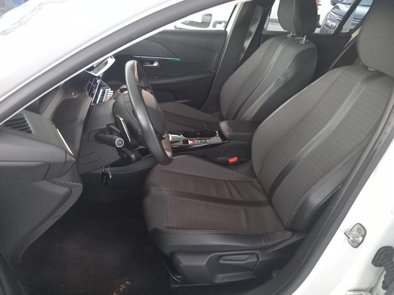 Peugeot 208 BENZ.1.2 C.V 100 AUTOM PER NEO PATENTATI