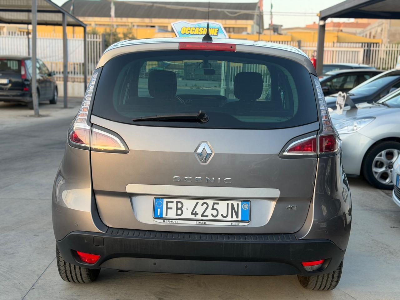 Renault SCENIC 1.5 dCi 110CV 2015 - TOM TOM