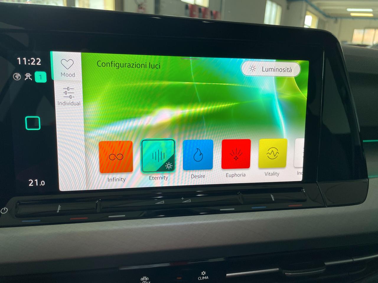 Volkswagen Golf 1.0 eTSI EVO DSG Life Cerchi17 Luci ambient