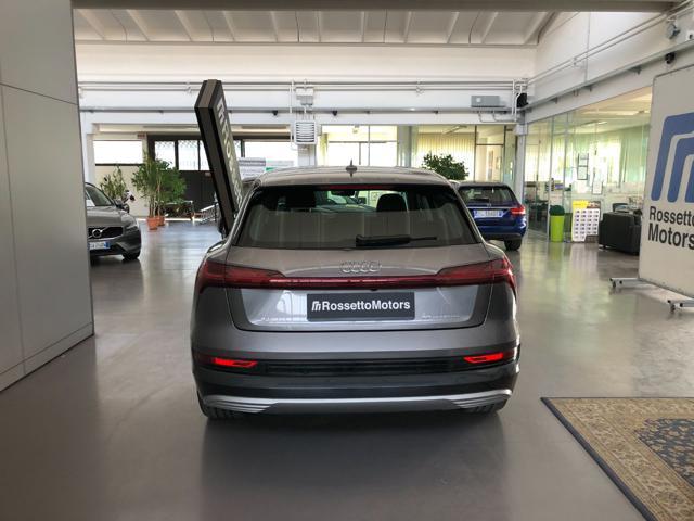 AUDI e-tron quattro