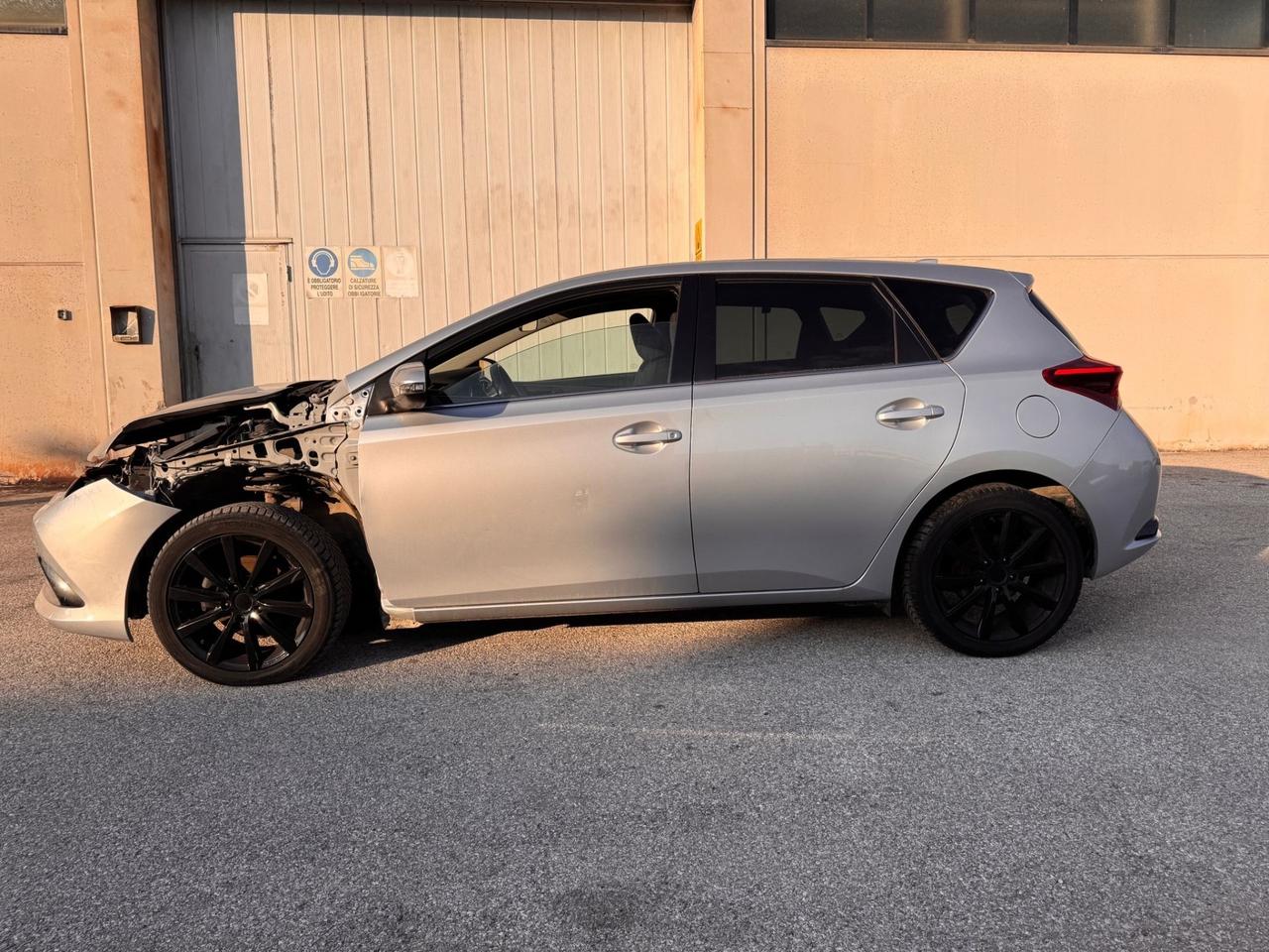 Toyota Auris 1.6 D-4D Lounge AUTO INCIDENTATA