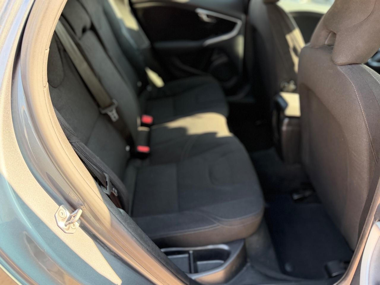 Volvo V40 D2 1.6 SUMMUM