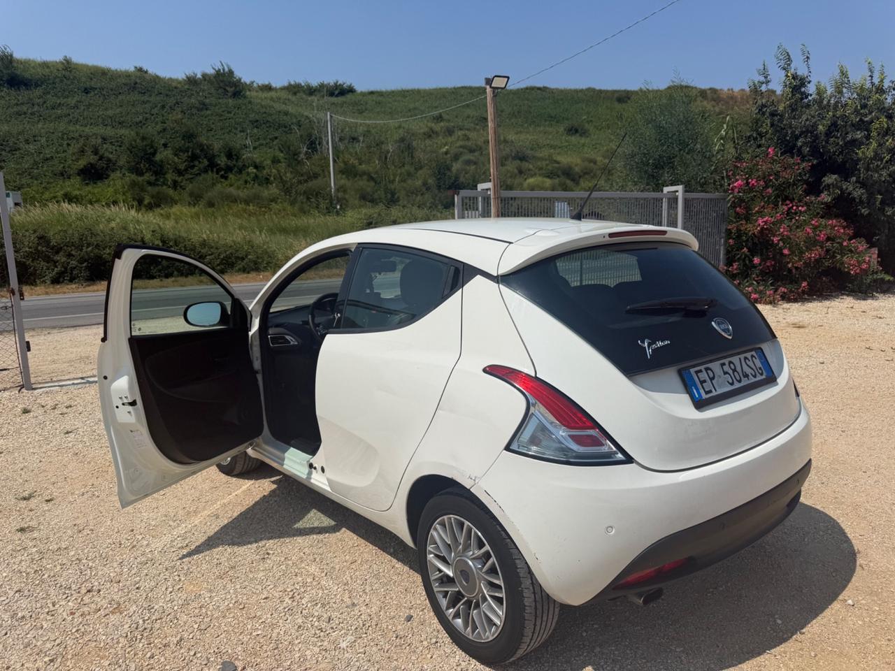 Lancia Ypsilon 1.3 MJT 95 CV 3.990€ PERMUTE