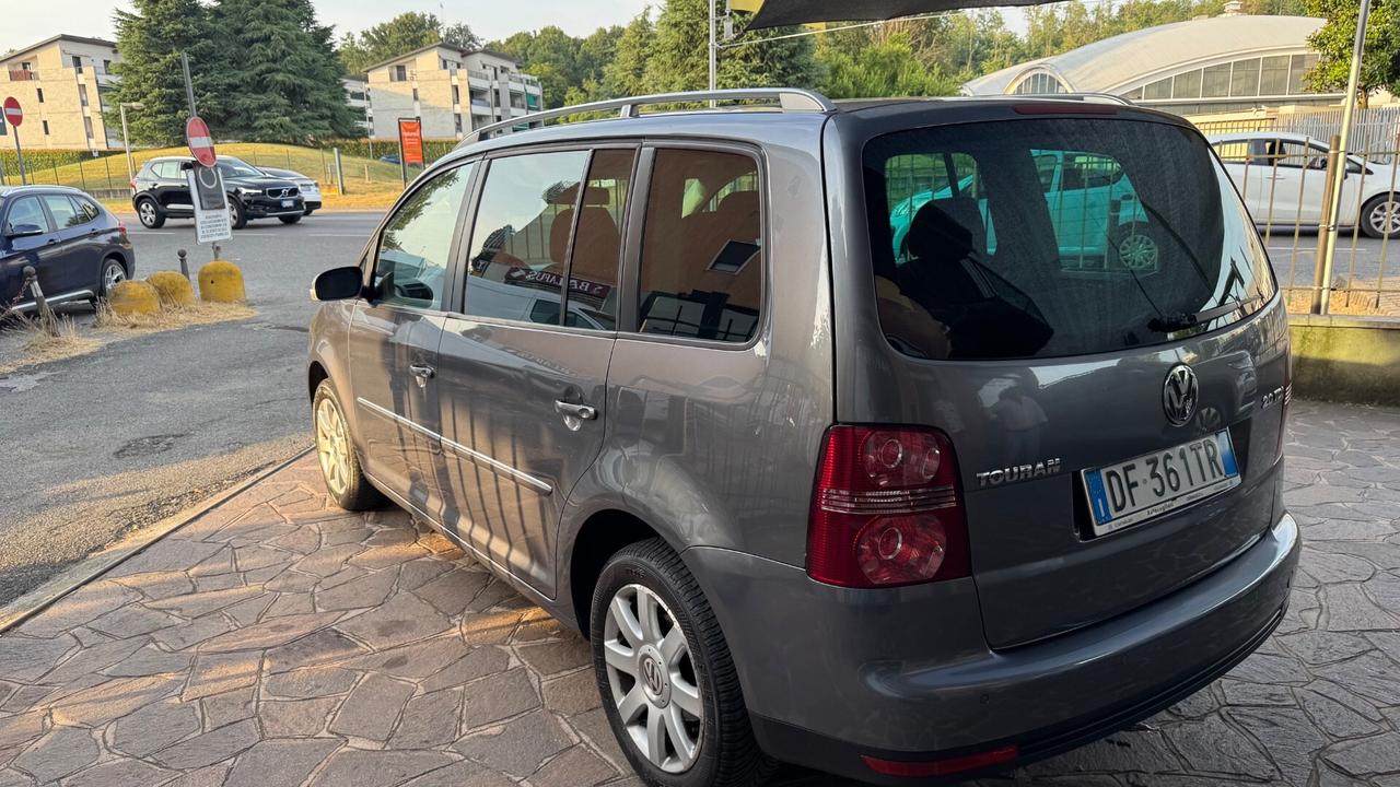 Volkswagen Touran 2.0 16V TDI Highline 7 posti