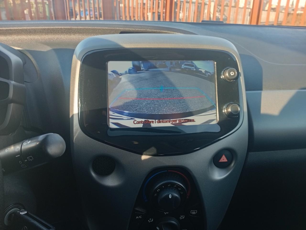 Toyota Aygo Connect 1.0 VVT-i 72 CV 5 porte x-clusiv NEOPATENTATI OK