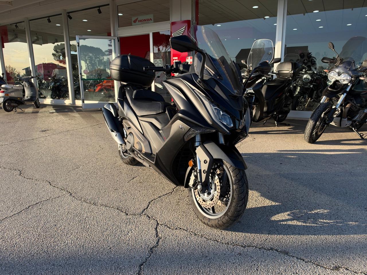 Kymco AK 550