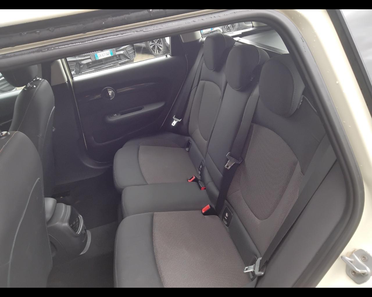 MINI Mini IV F54 2016 Clubman - Mini Clubman 2.0 Cooper D auto