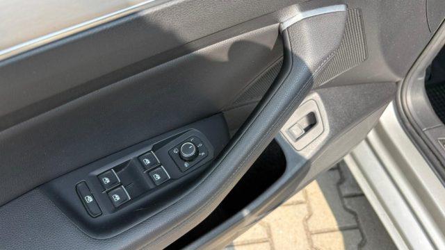 VOLKSWAGEN Passat Variant 2.0 TDI DSG Highline BlueMotion Technology