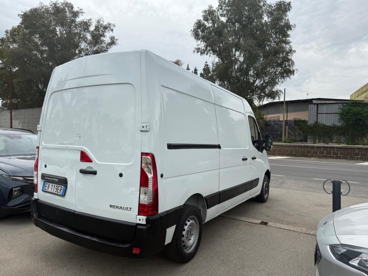 Renault Master 2.3 Diesel Tetto Alto passo Medio