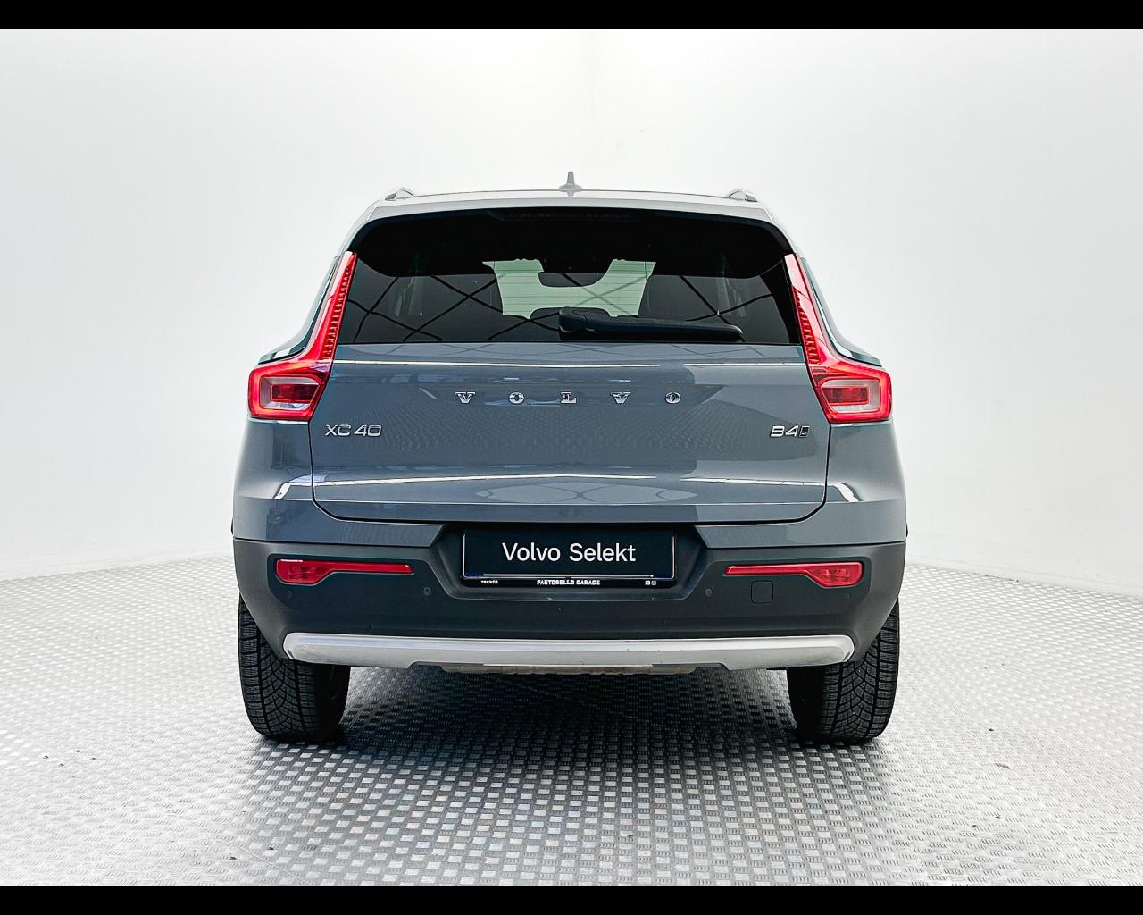 VOLVO XC40 B4 AWD Geartronic Momentum Pro