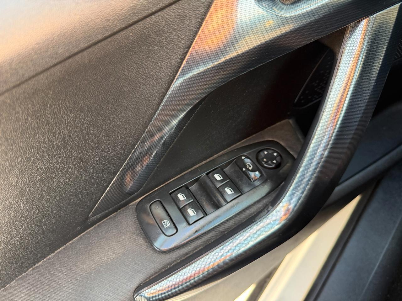 PEUGEOT 2008 ANNO 2014 1.2 BENZINA 82 CV