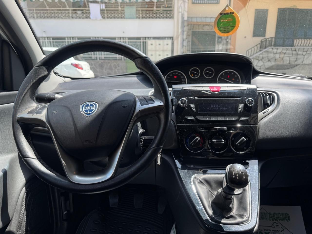 Lancia Ypsilon 1.2 69 CV 5 porte S&S Silver