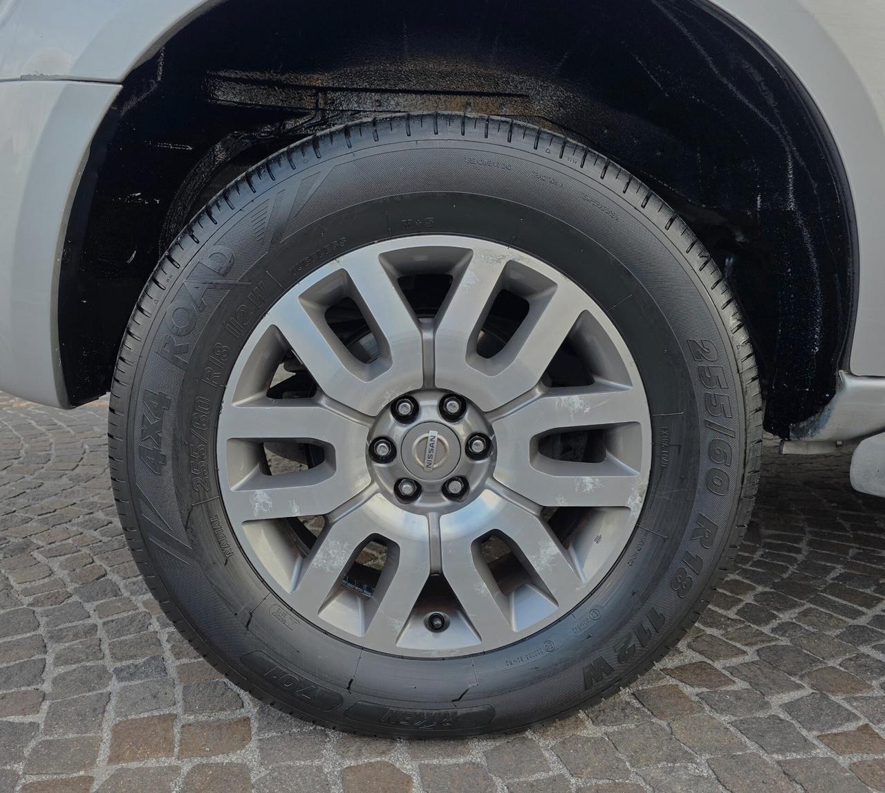 Nissan Pathfinder 2.5 dCi LE Auto 7 Posti