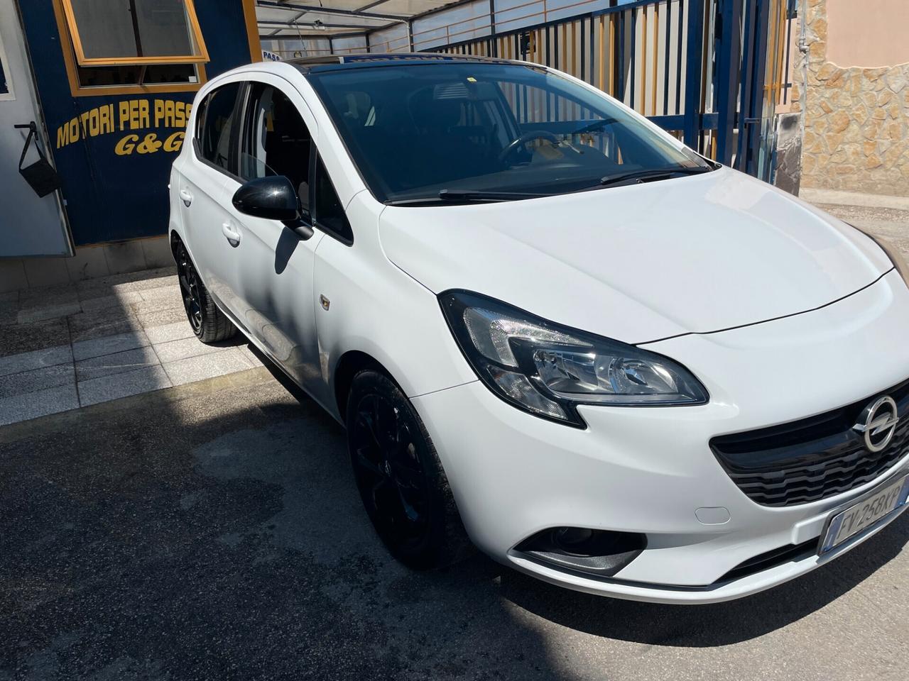 Opel Corsa 1.2 5 porte Black Edition
