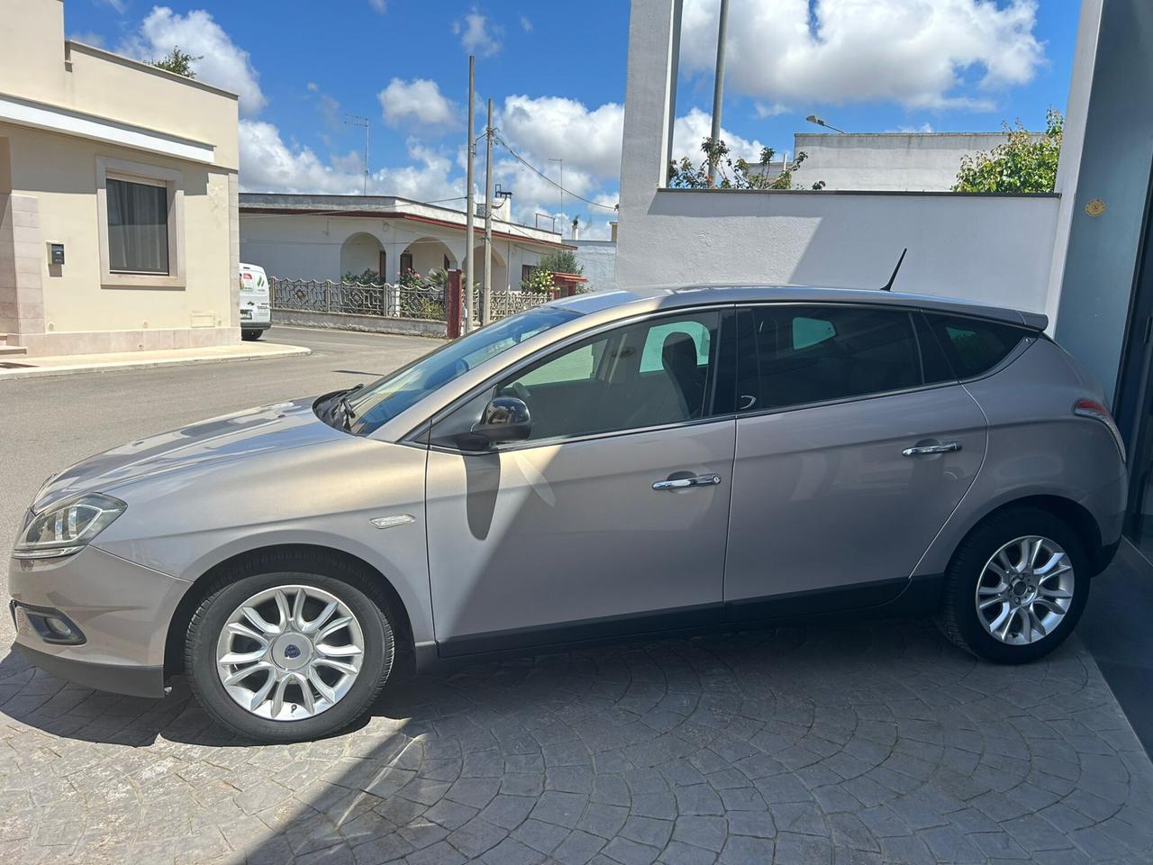 Lancia Delta 1.6 MJ 120Cv AUTOM. Km99.000-2012
