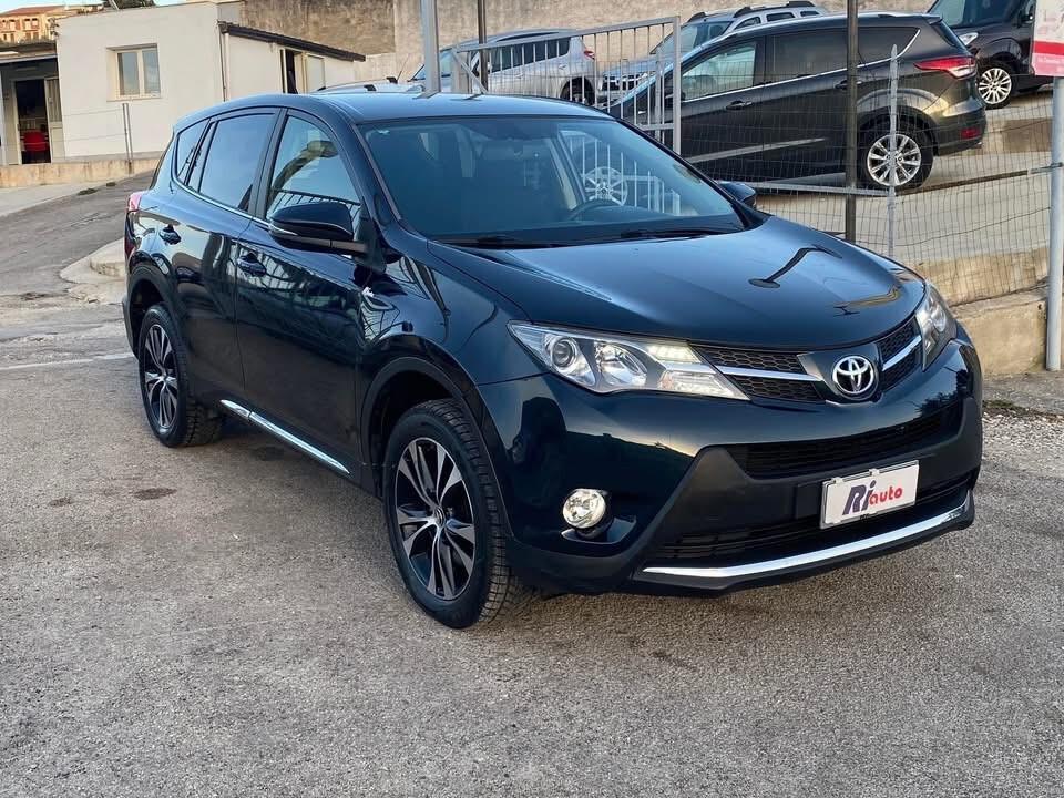 Toyota RAV 4 RAV4 2.0 D-4D 4X4 GANCIO DI TRAINO Lounge