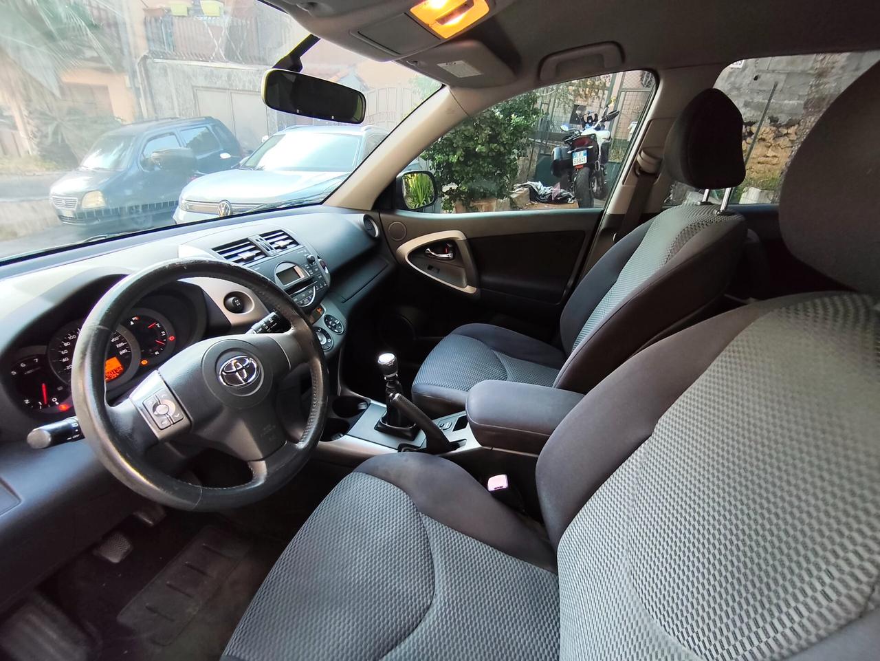 Toyota RAV 4 2.2 136 CV 2006